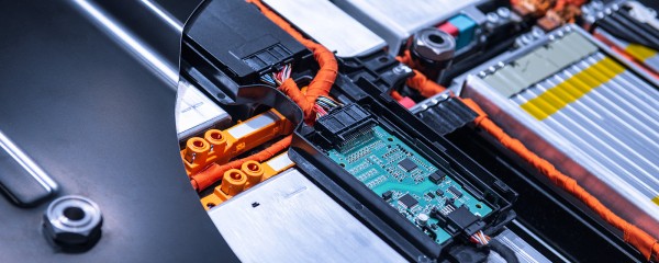 Hochvoltkomponenten und -systeme in Elektro- und Hybridfahrzeugen
