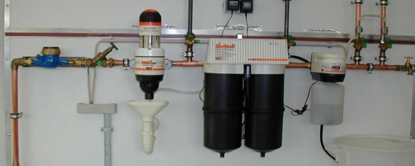 Sanierung und Desinfektion mikrobiell bzw. korrosiv belasteter Trinkwassersysteme