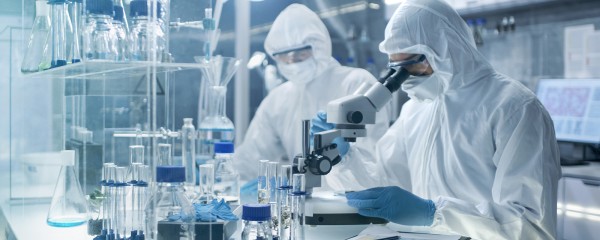 Prüfpflichtige Sicherheitseinrichtungen im Labor: Laborabzüge